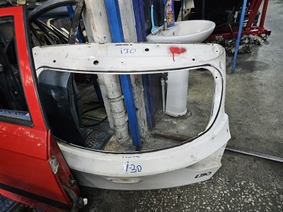 Hyundai i30 çıkma bagaj kapağı beyaz