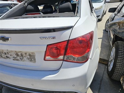 Chevrolet Cruze sağ stop camı