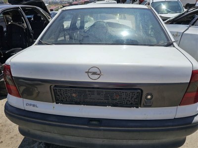 Opel Astra F bagaj kapağı beyaz