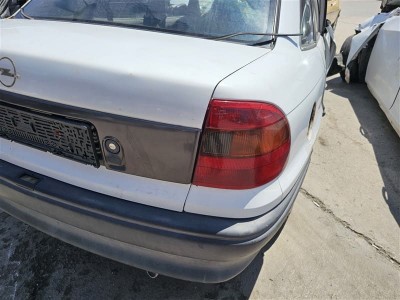 Opel Astra F sağ stop camı