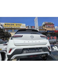 Opel Mokka bagaj kapağı beyaz