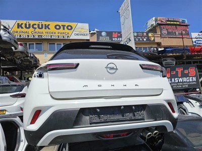 Opel Mokka bagaj kapağı beyaz