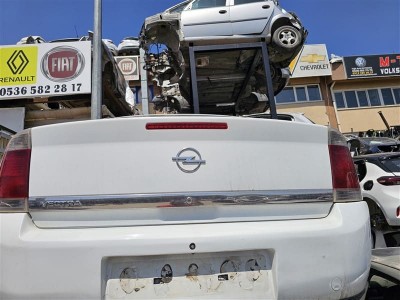 Opel Vectra C bagaj kapağı beyaz