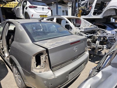 Opel Vectra C bagaj kapağı bej