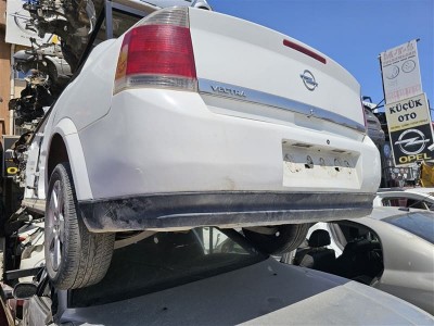 Opel Vectra C arka tampon beyaz