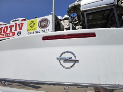 Opel Vectra C bagaj kapağı 3. stop