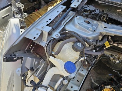 Opel Mokka motor su bidonu