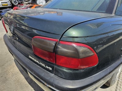 Opel Omega B sağ arka stop camı