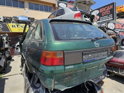 Opel Astra F bagaj kapağı yeşil