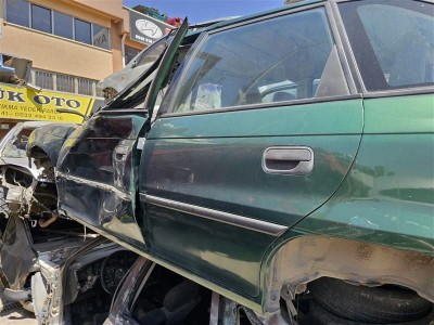 Opel Astra F sol arka kapı yeşil